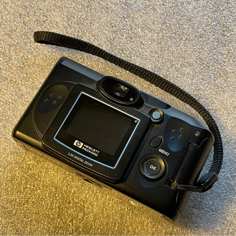 HP PhotoSmart 315 Digital Camera Vintage Y2K 2.1MP Silver Point & Shoot working